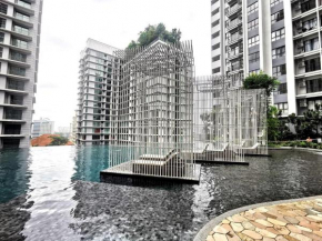 Isdian Suite Shah Alam - Huge Corner Lot Condo 3R2B 2 Covered Parking 50inch SmartTV Youtube with WiFi